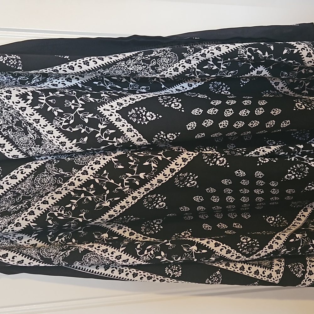 3/$15 Meraki handkerchief top/cover-up - Picture 3 of 6